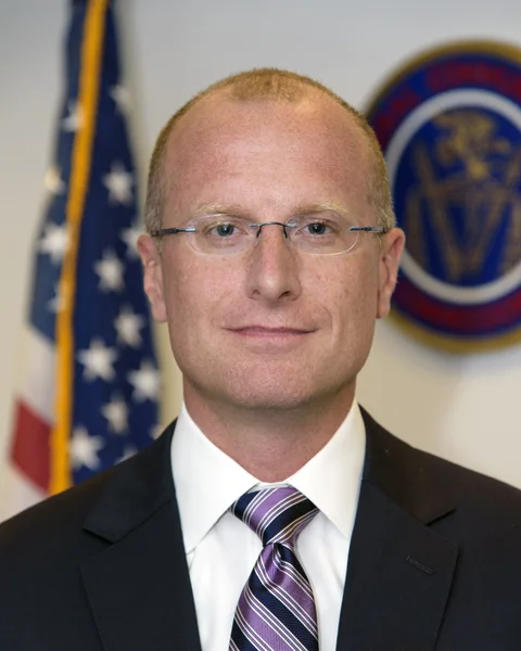 Official FCC portrait of Brendan Carr.