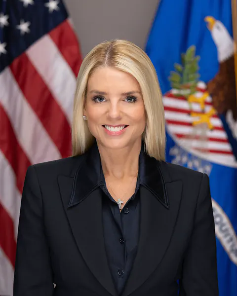 Official Justice Department portrait of Pam Bondi.
